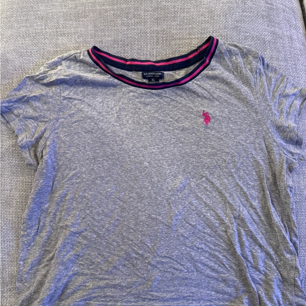 Gray Cropped Polo Shirt with Pink Logo